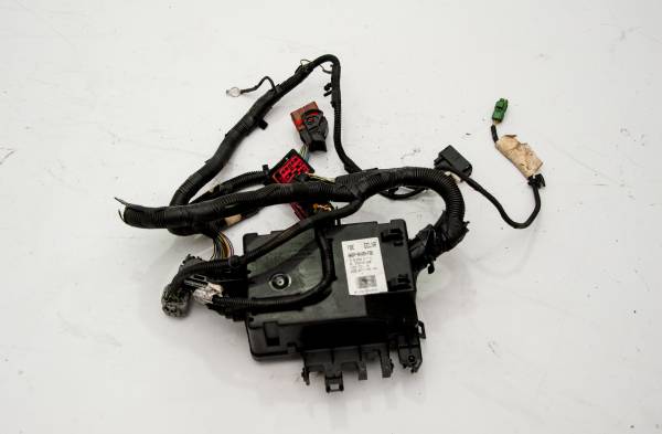 FORD CUSTOM 310 S 100 PS ÇIKMA PARÇA  363 SİGORTA KUTUSU